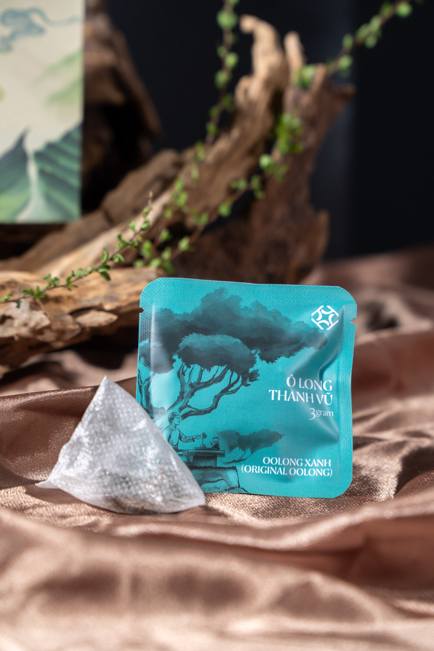 GIFT BOX - 5 Gói trà tùi lọc Oolong Thanh Vũ & 1 Key Charm bất kỳ