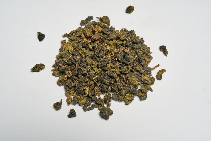 Trà Ô Long là gì? Toàn tập về tác dụng, phân loại và nghệ thuật pha trà Ô Long Xanh.